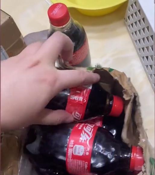 寄一箱可乐多少运费
