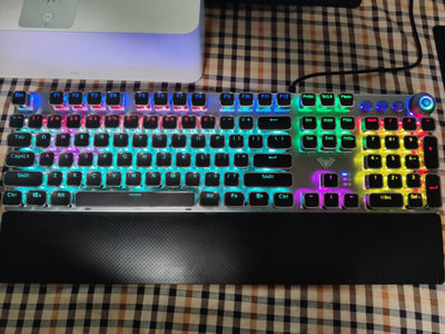 机械灯光键盘多少钱