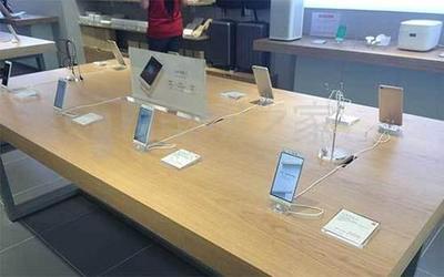 手机实体店比网上贵多少