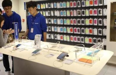 手机实体店比网上贵多少