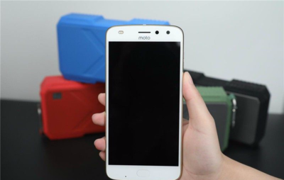 motoz2屏幕多少钱