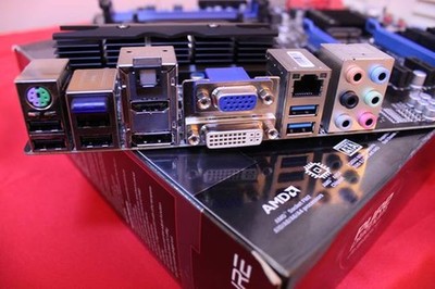 usb主板电压是多少的