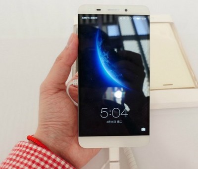 htc无边框手机多少钱