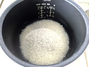 4两大米是多少