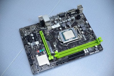 b250主板要多少瓦