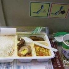 动车上盒饭多少钱一份