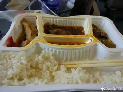 动车上盒饭多少钱一份