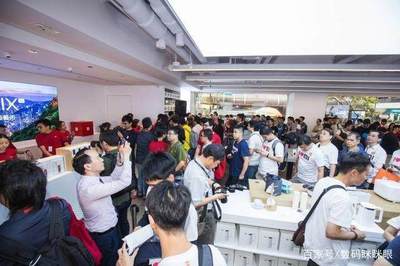 在香港买小米八多少钱